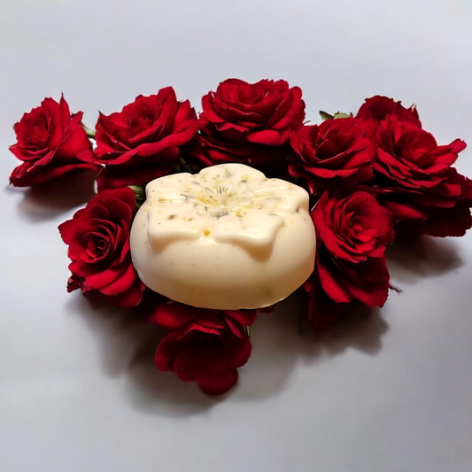 Ziegenmilchseife mit Rosenblüten in zartem Rosa