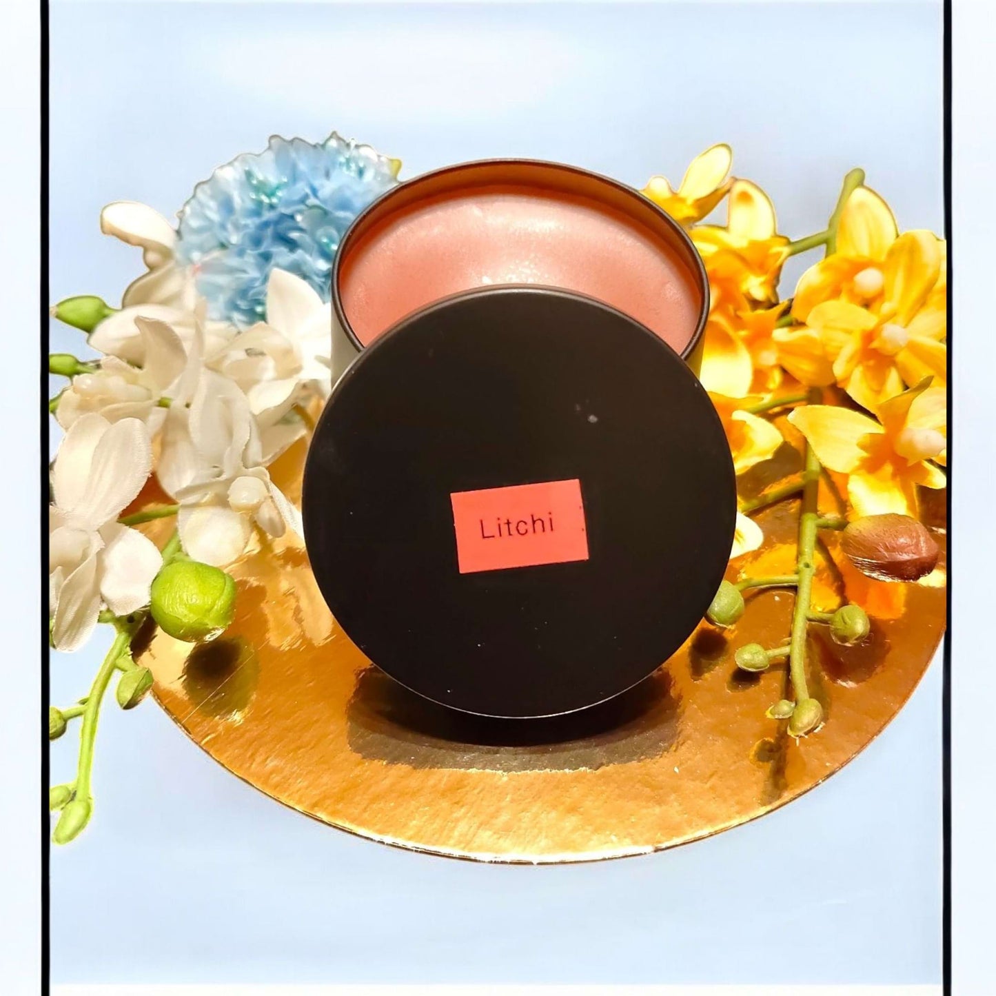 Duftkerze in wiederverwendbarer Metalldose