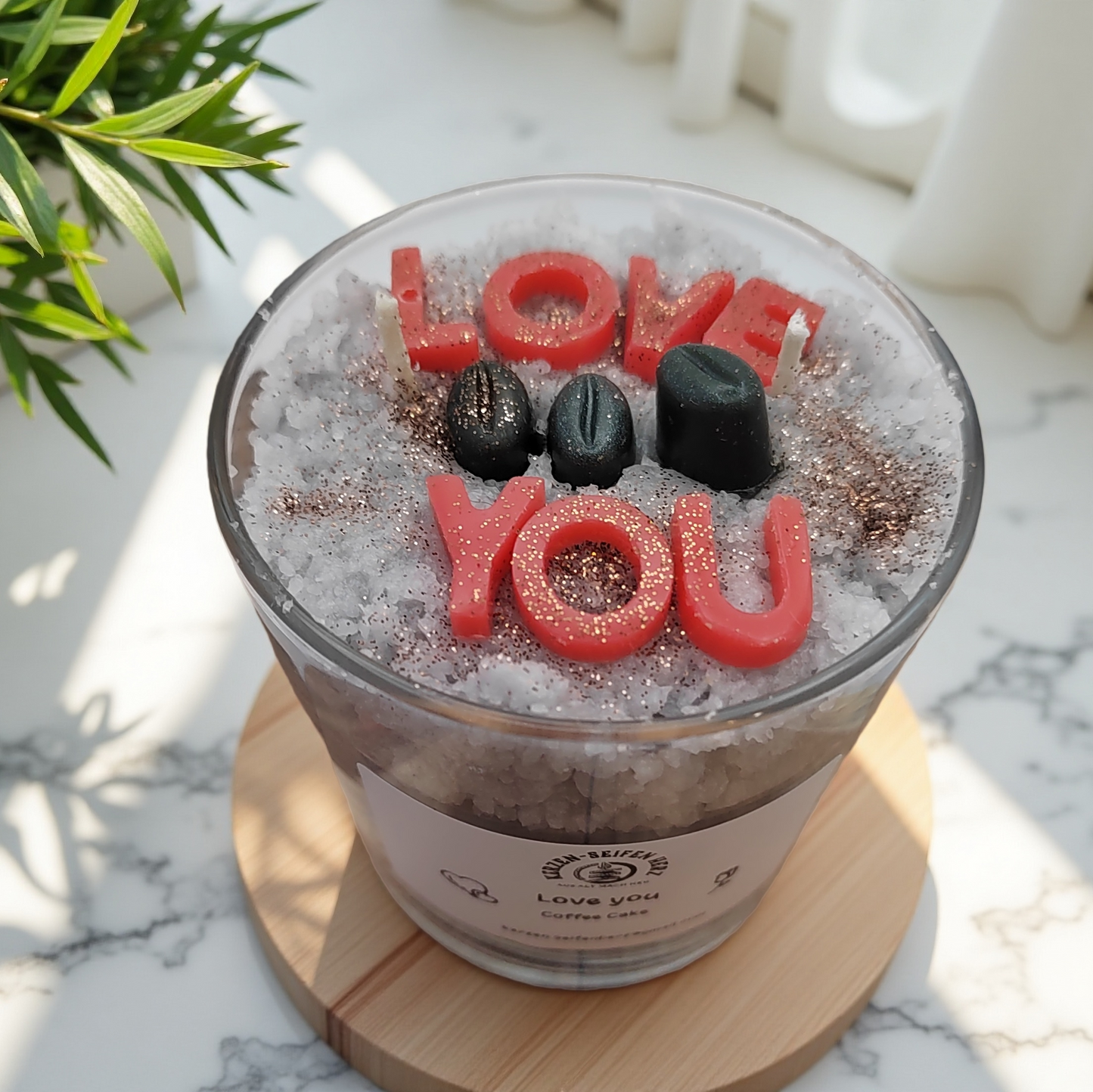 Geschenk der Liebe als Duftkerze im Glas mit Aufschrift Love you