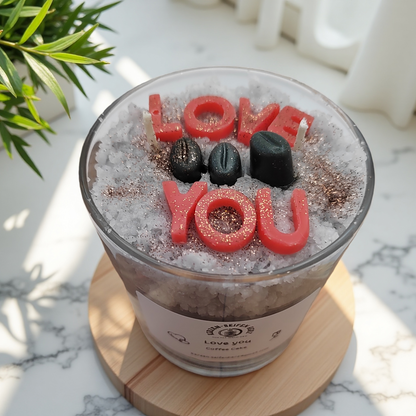 Geschenk der Liebe als Duftkerze im Glas mit Aufschrift Love you