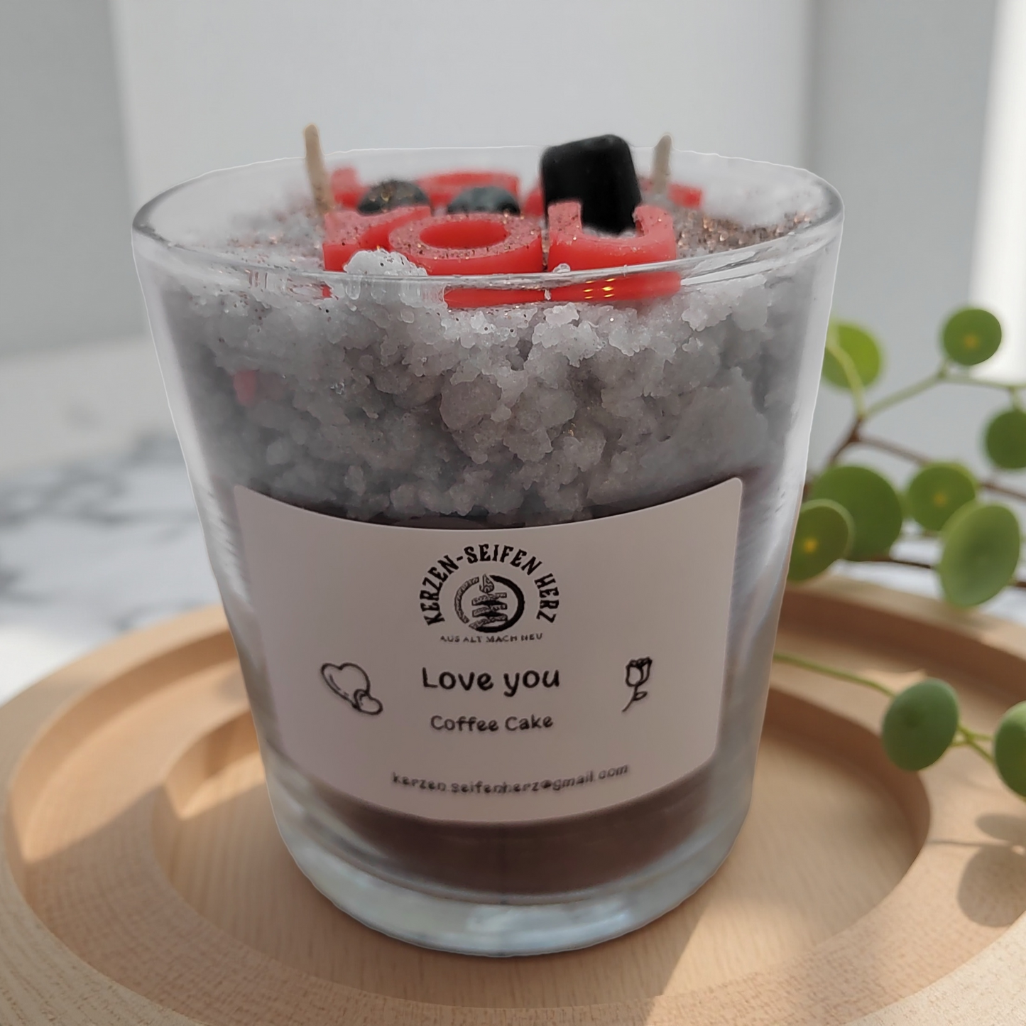Geschenk der Liebe als Duftkerze im Glas mit Aufschrift Love you