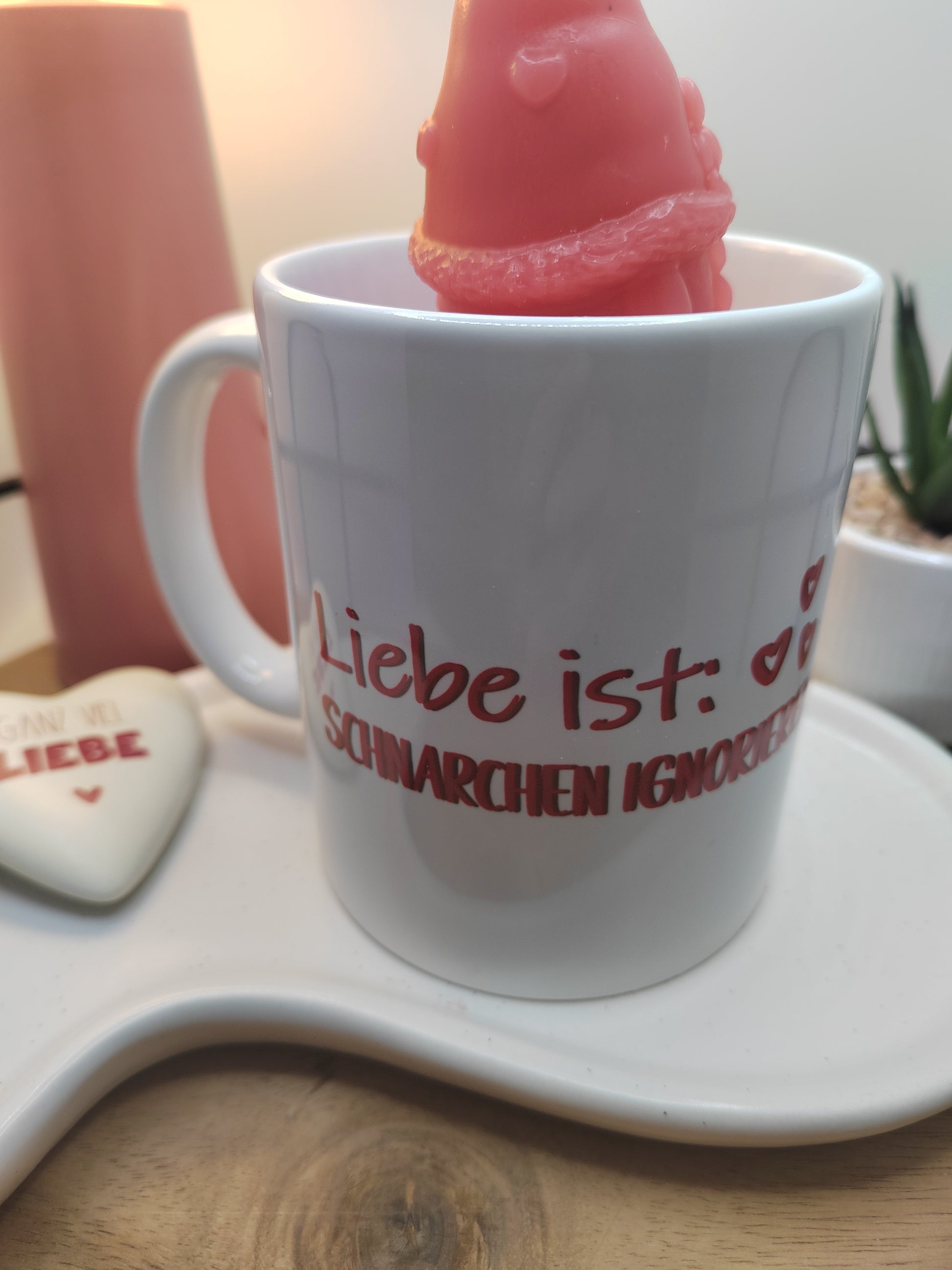 Geschenke für Männer – Kerze in Tasse „Liebe ist: Schnarchen ignorieren“