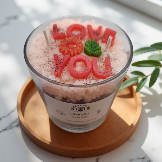 Geschenk der Liebe als Duftkerze im Glas mit Aufschrift Love you
