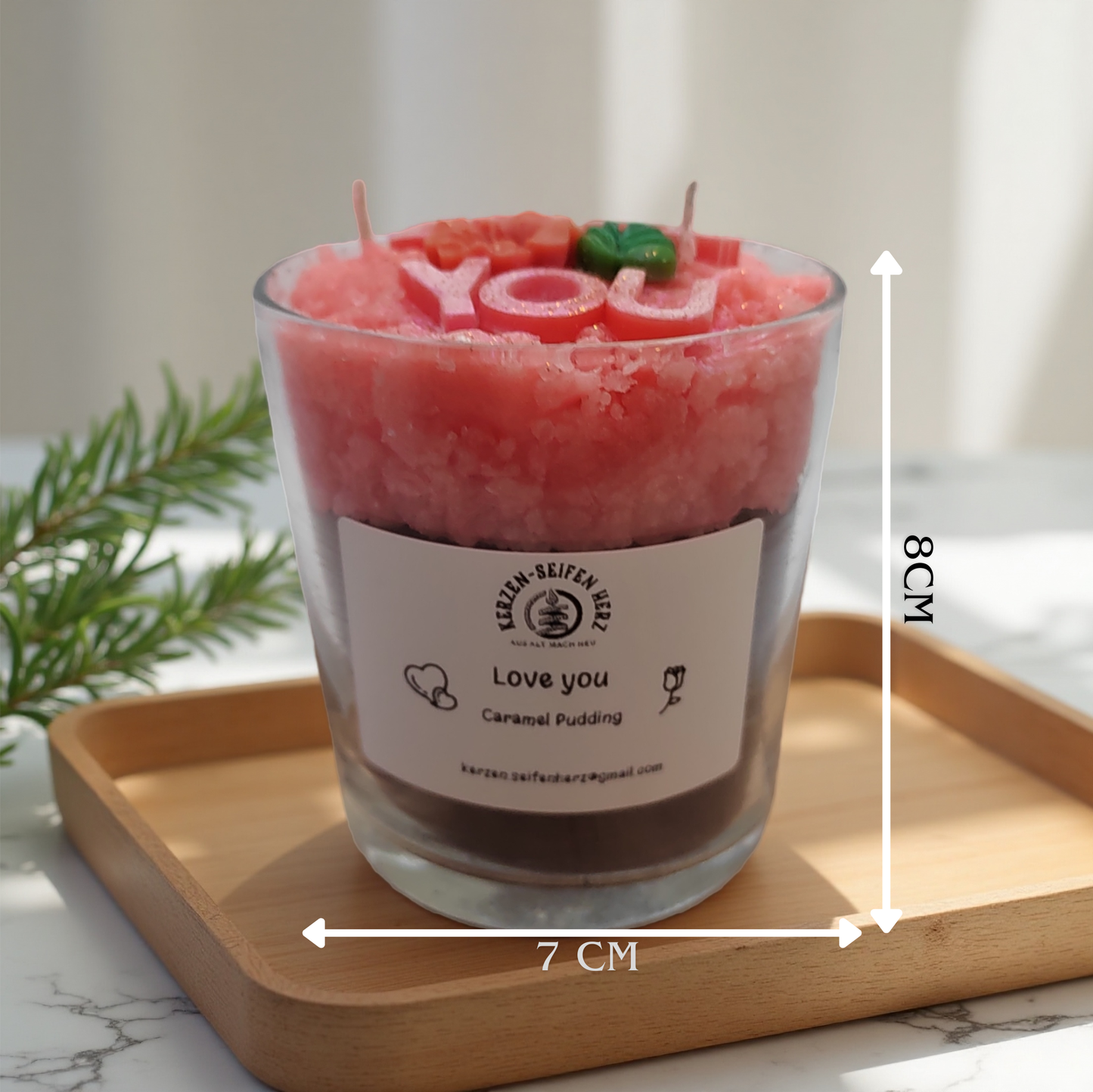 Geschenk der Liebe als Duftkerze im Glas mit Aufschrift Love you