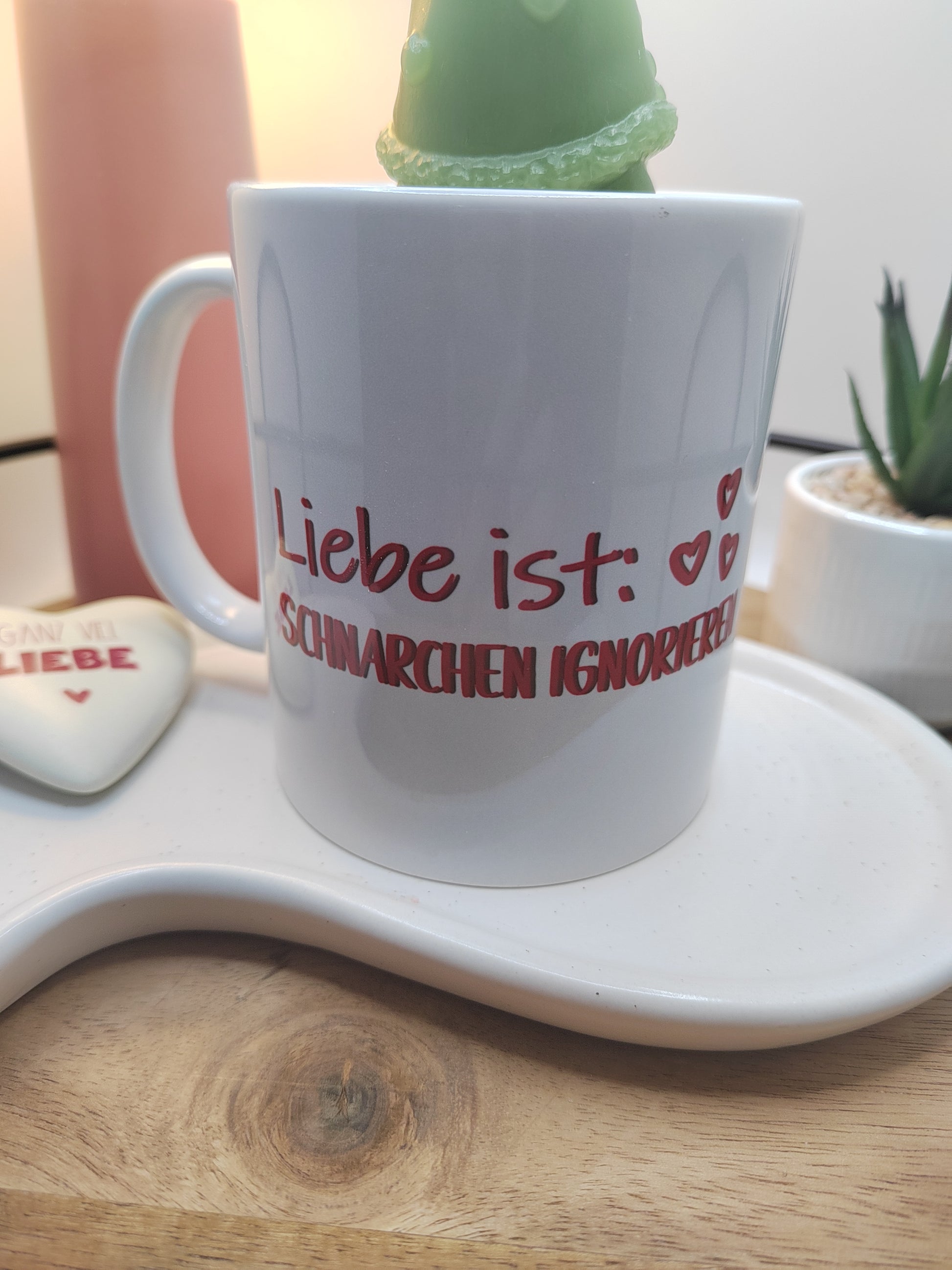 Geschenke für Männer – Kerze in Tasse „Liebe ist: Schnarchen ignorieren“
