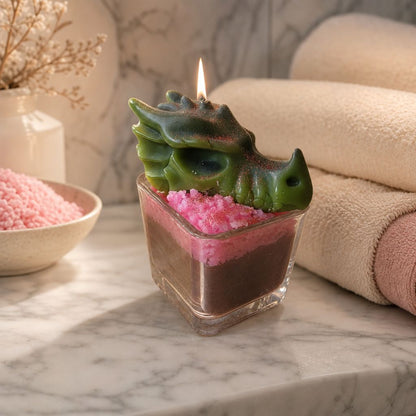 „Drachenherz“ – Dragonfruit-Duftkerze im Glas mit Drachen