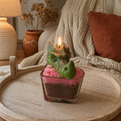 „Drachenherz“ – Dragonfruit-Duftkerze im Glas mit Drachen