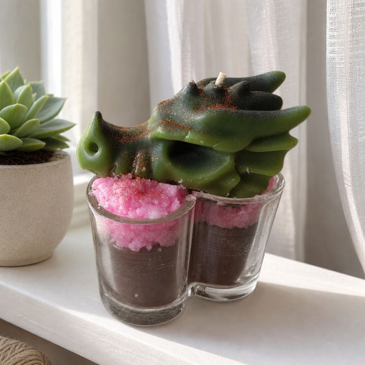 „Drachenherz“ – Dragonfruit-Duftkerze im Glas mit Drachen