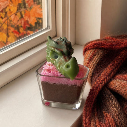 „Drachenherz“ – Dragonfruit-Duftkerze im Glas mit Drachen