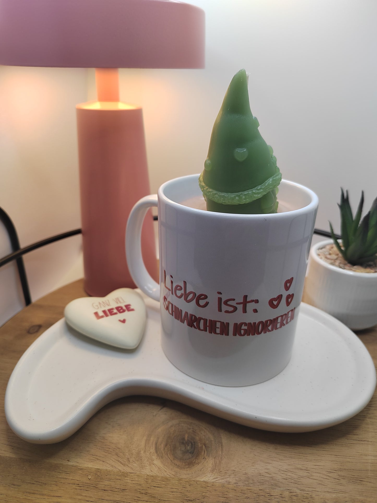 Geschenke für Männer – Kerze in Tasse „Liebe ist: Schnarchen ignorieren“