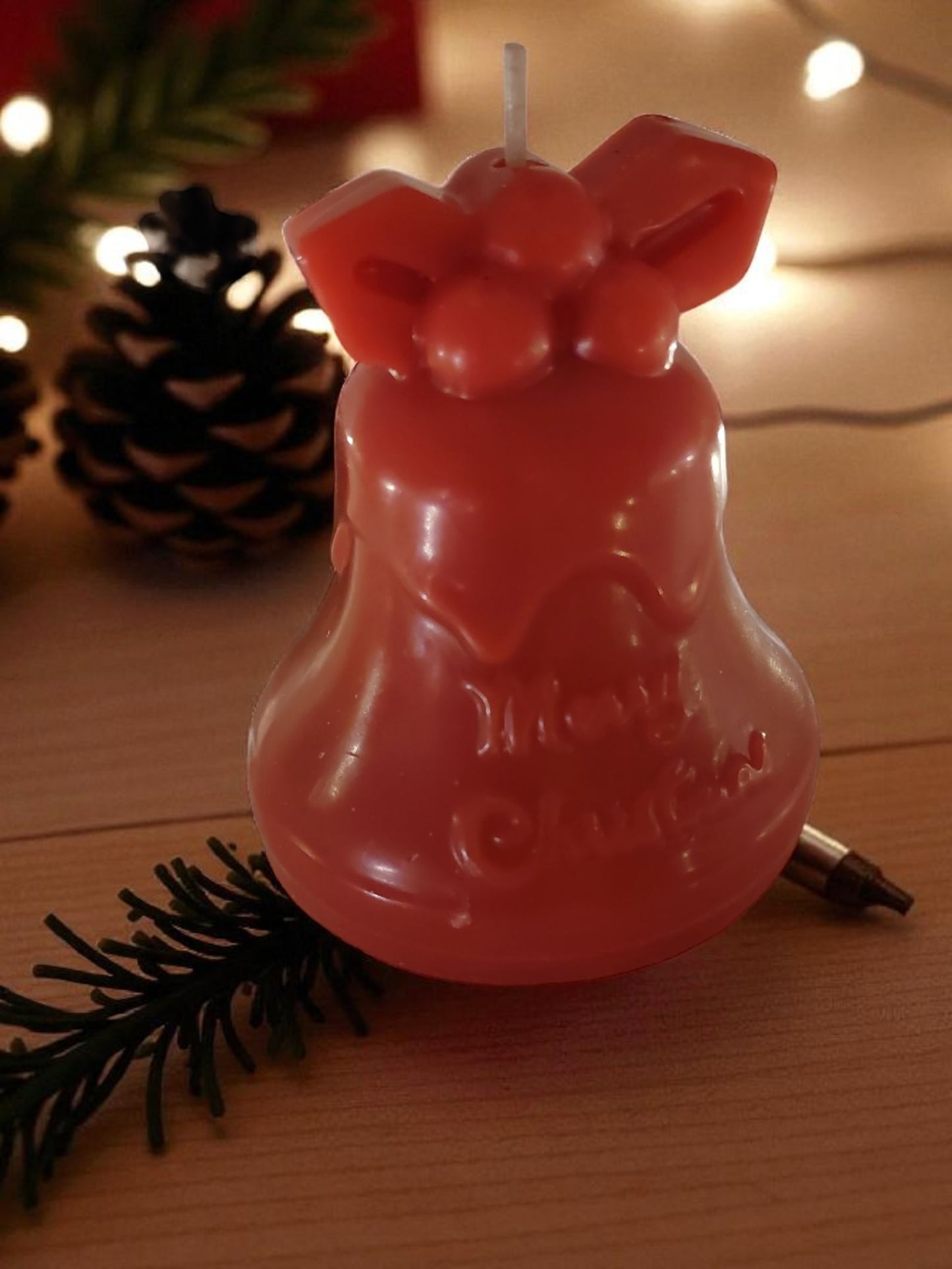 Weihnachtskerze – handgegossen, festlich, einzigartig