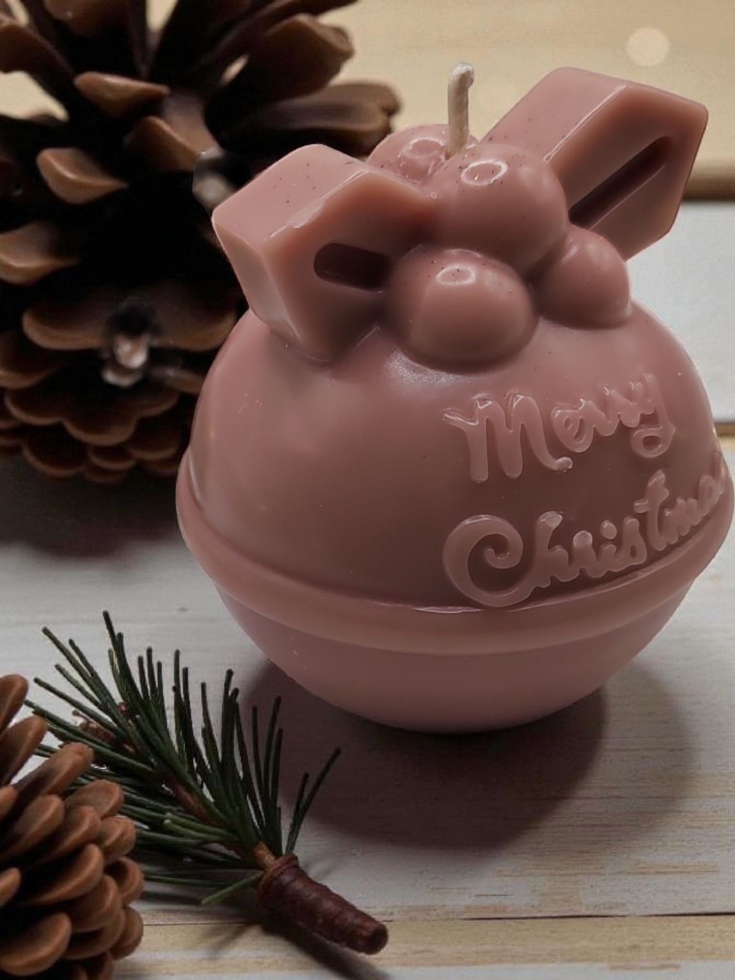 Weihnachtskerze – handgegossen, festlich, einzigartig