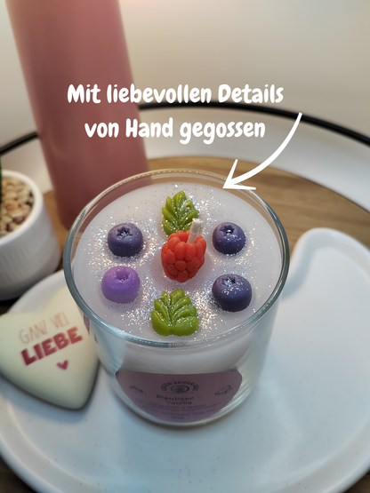 Handgegossene Blaubeer Vanille Duftkerze im Glas, Duftkerze als Geschenk, Kerzen-Seifen Herz Delitzsch