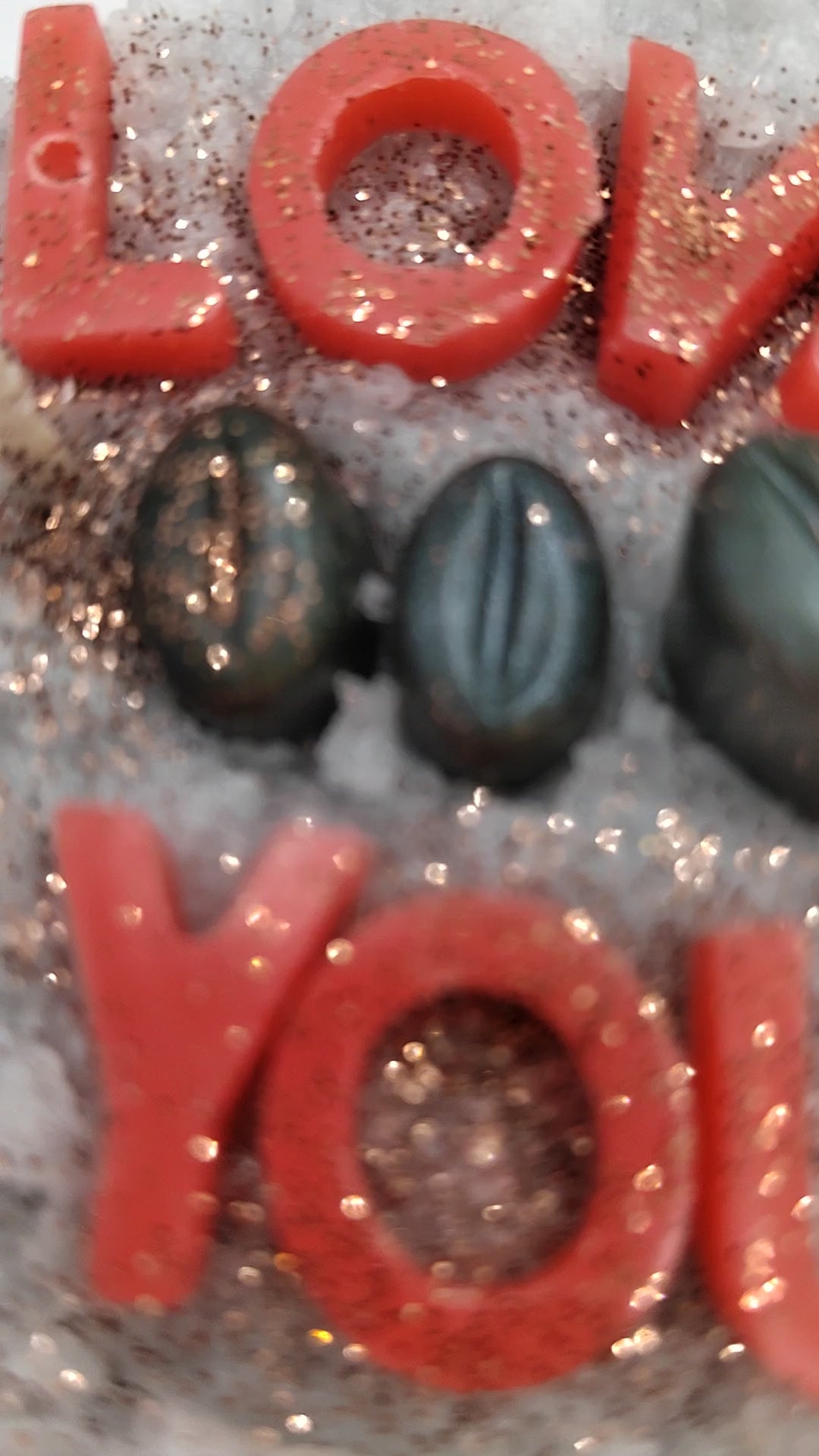 Geschenk der Liebe als Duftkerze im Glas mit Aufschrift Love you