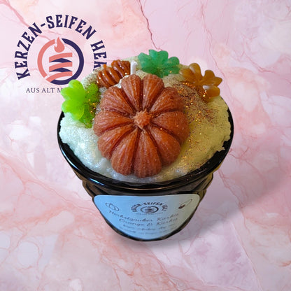 „Herbstzauber Kürbis – Duftkerze Orange & Kürbis“